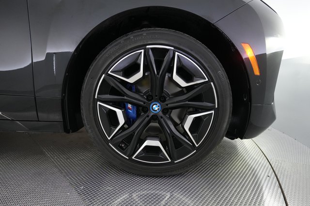 2023 BMW iX — photo 16 of 23