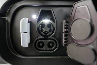 2023 BMW iX — photo 8 of 23