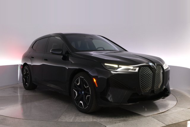 2023 BMW iX — photo 10 of 23