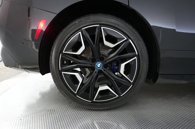 2023 BMW iX — photo 17 of 23