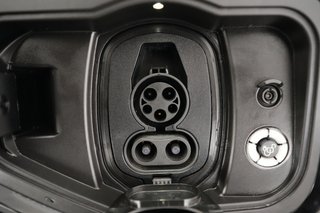 2023 Ford F-150 Lightning — photo 8 of 19