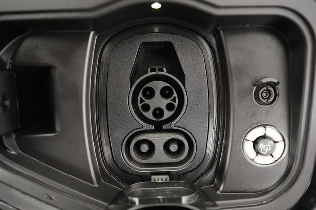 2023 Ford F-150 Lightning — photo 8 of 19