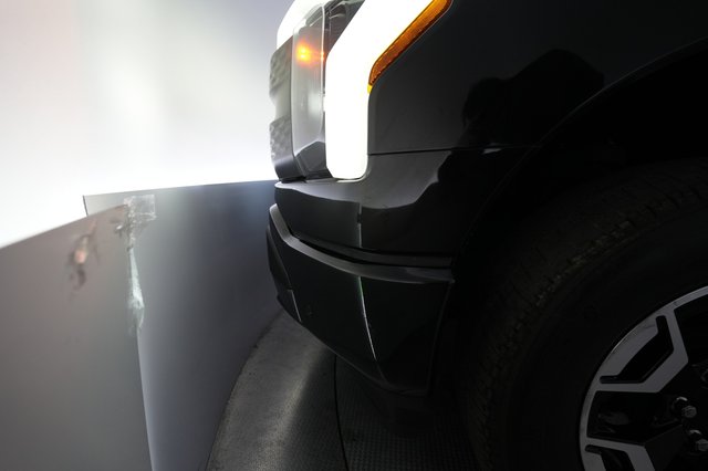 2023 Ford F-150 Lightning — photo 16 of 19