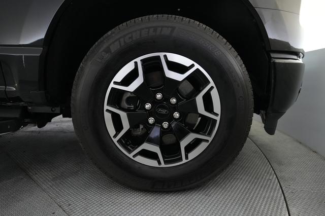 2023 Ford F-150 Lightning — photo 10 of 19