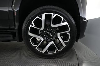 2024 Chevrolet Silverado EV — photo 10 of 18
