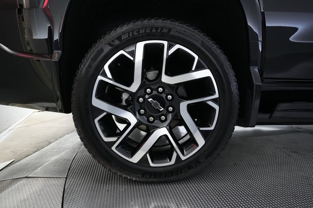 2024 Chevrolet Silverado EV — photo 11 of 18