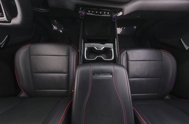 2024 Chevrolet Silverado EV — photo 16 of 18