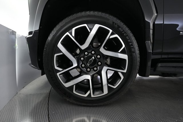 2024 Chevrolet Silverado EV — photo 9 of 18
