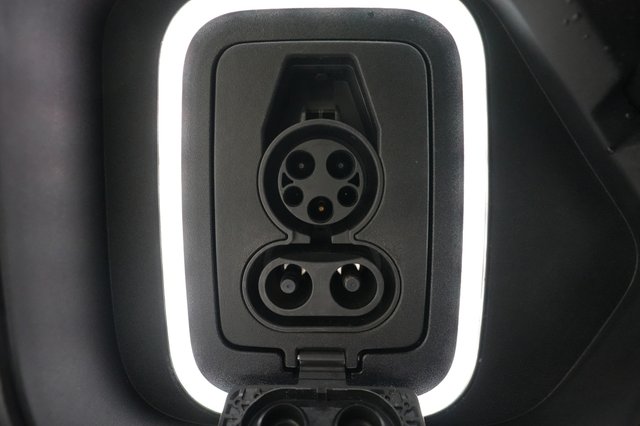 2024 Rivian R1T — photo 8 of 27