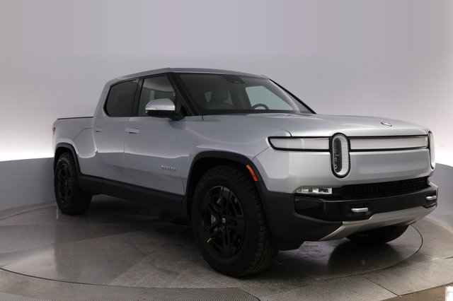 2024 Rivian R1T — photo 10 of 27