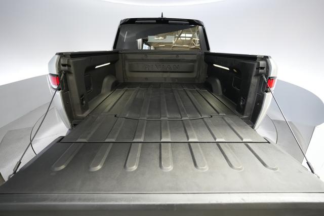 2024 Rivian R1T — photo 6 of 27