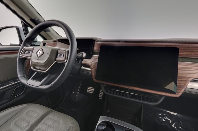 2024 Rivian R1T — photo 20 of 27