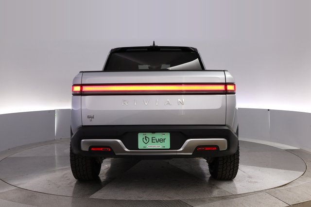 2024 Rivian R1T — photo 12 of 27