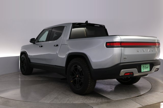2024 Rivian R1T — photo 13 of 27