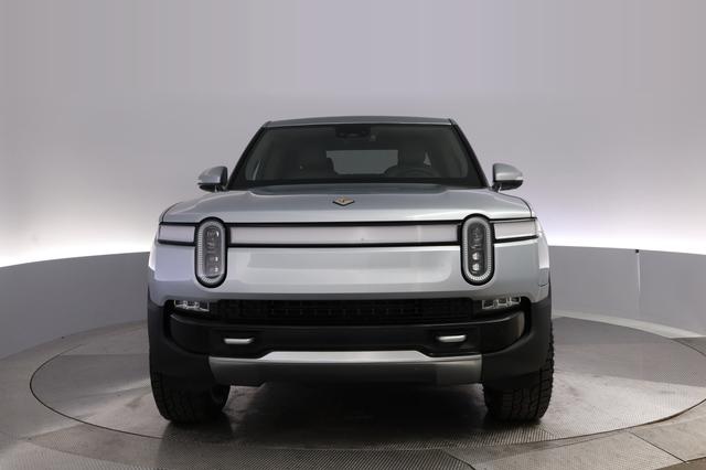2024 Rivian R1T — photo 9 of 27