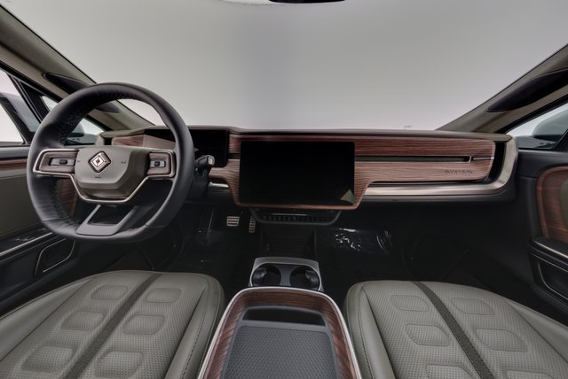 2024 Rivian R1T — photo 21 of 27