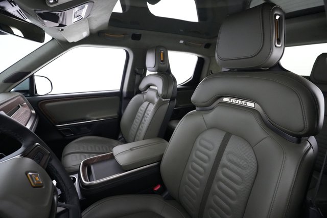 2024 Rivian R1T — photo 3 of 27