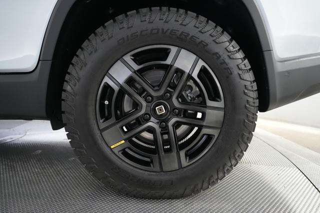 2024 Rivian R1T — photo 7 of 27