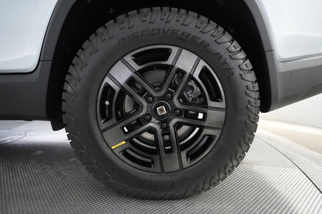 2024 Rivian R1T — photo 7 of 27