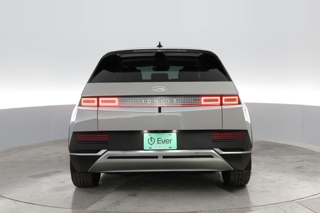 2022 Hyundai IONIQ 5 — photo 10 of 28