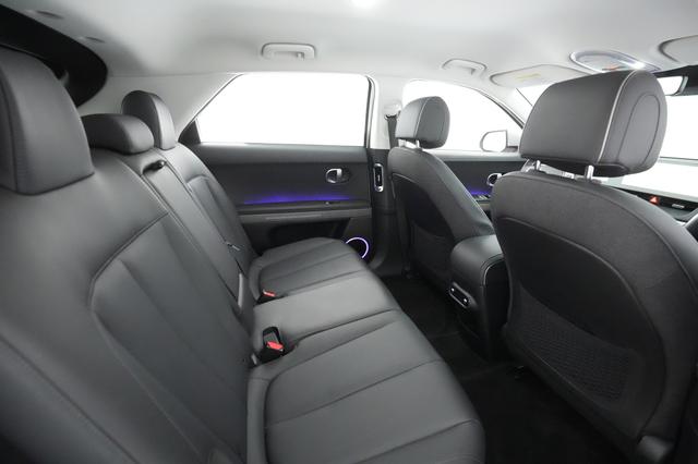 2022 Hyundai IONIQ 5 — photo 3 of 28