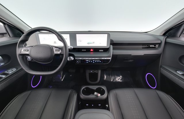 2022 Hyundai IONIQ 5 — photo 17 of 28