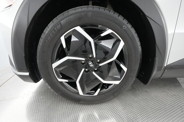 2022 Hyundai IONIQ 5 — photo 13 of 28