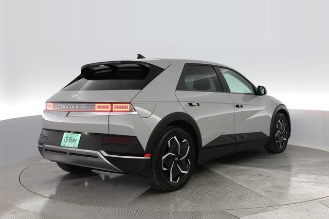 2022 Hyundai IONIQ 5 — photo 2 of 28