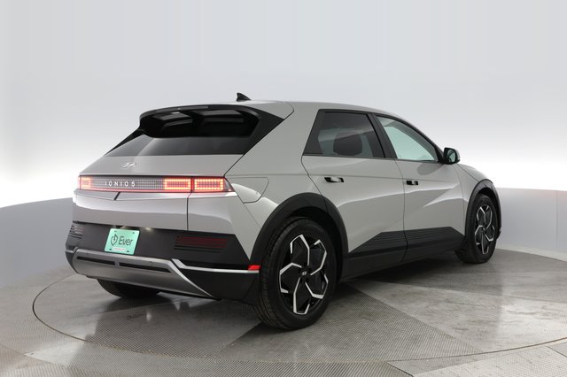 2022 Hyundai IONIQ 5 — photo 2 of 28