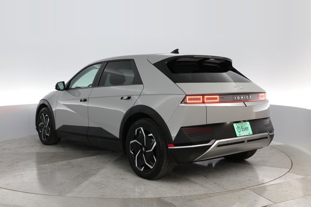 2022 Hyundai IONIQ 5 — photo 11 of 28