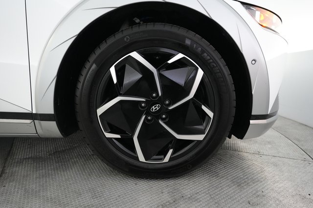 2024 Hyundai IONIQ 5 — photo 16 of 24