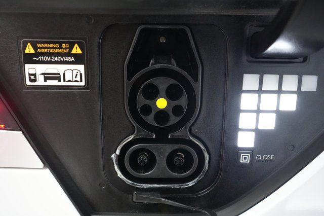 2024 Hyundai IONIQ 5 — photo 8 of 24