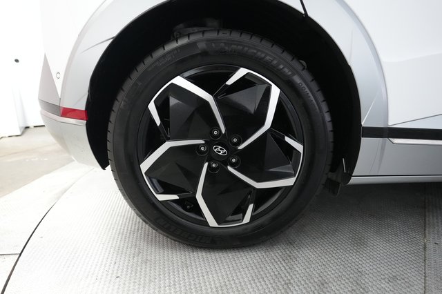 2024 Hyundai IONIQ 5 — photo 17 of 24