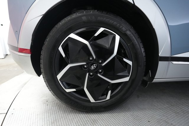 2024 Hyundai IONIQ 5 — photo 17 of 24