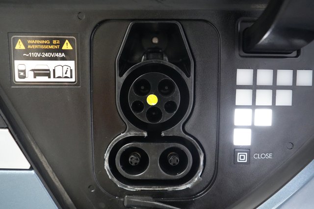 2024 Hyundai IONIQ 5 — photo 8 of 24