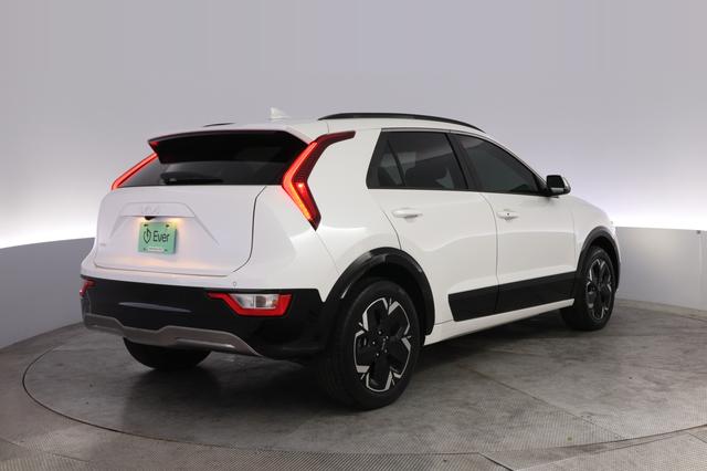 2024 Kia Niro EV — photo 2 of 24