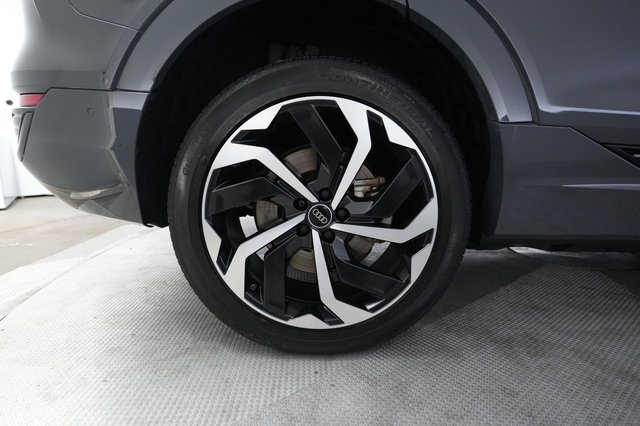 2024 Audi Q8 e-tron — photo 17 of 24