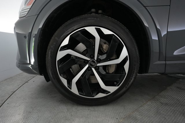 2024 Audi Q8 e-tron — photo 15 of 24