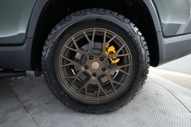 2025 Rivian R1T — photo 7 of 22