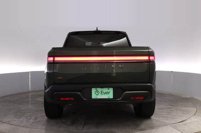 2025 Rivian R1T — photo 12 of 22