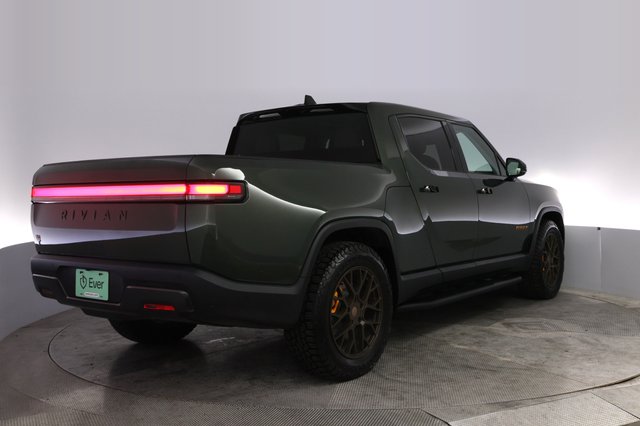 2025 Rivian R1T — photo 2 of 22