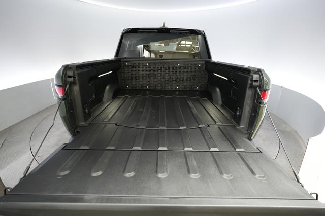 2025 Rivian R1T — photo 6 of 22