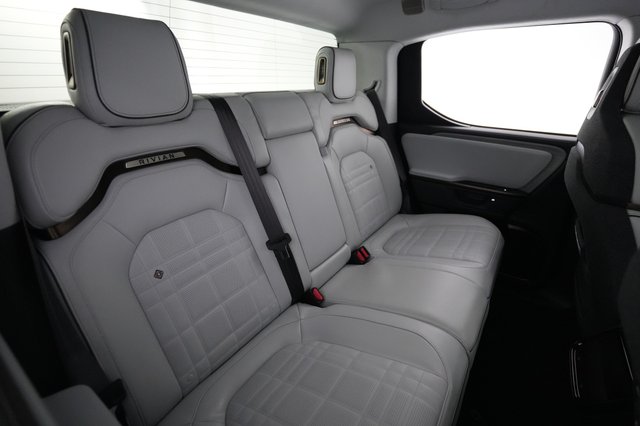 2025 Rivian R1T — photo 4 of 22