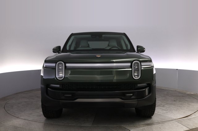 2025 Rivian R1T — photo 9 of 22