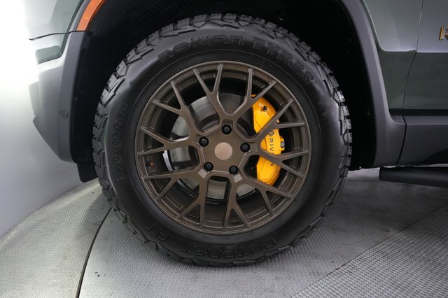 2025 Rivian R1T — photo 15 of 22