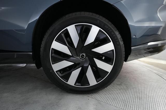2025 Volvo EX90 — photo 7 of 24