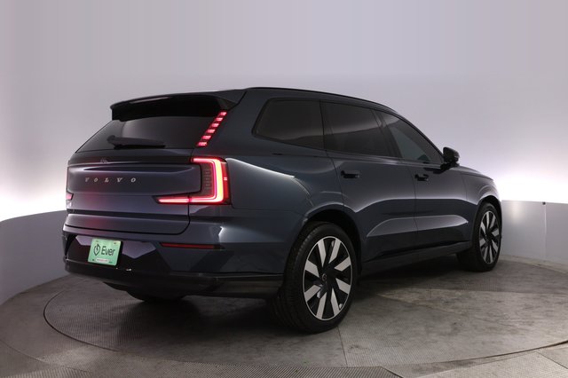2025 Volvo EX90 — photo 2 of 24