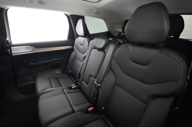 2025 Volvo EX90 — photo 19 of 24