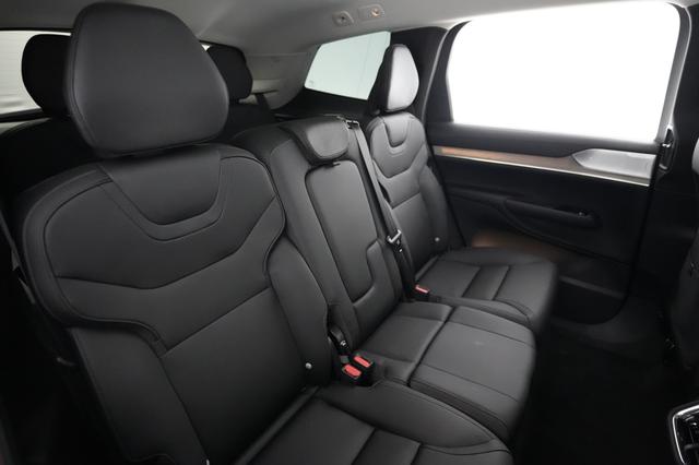 2025 Volvo EX90 — photo 4 of 24