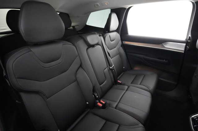 2025 Volvo EX90 — photo 4 of 24